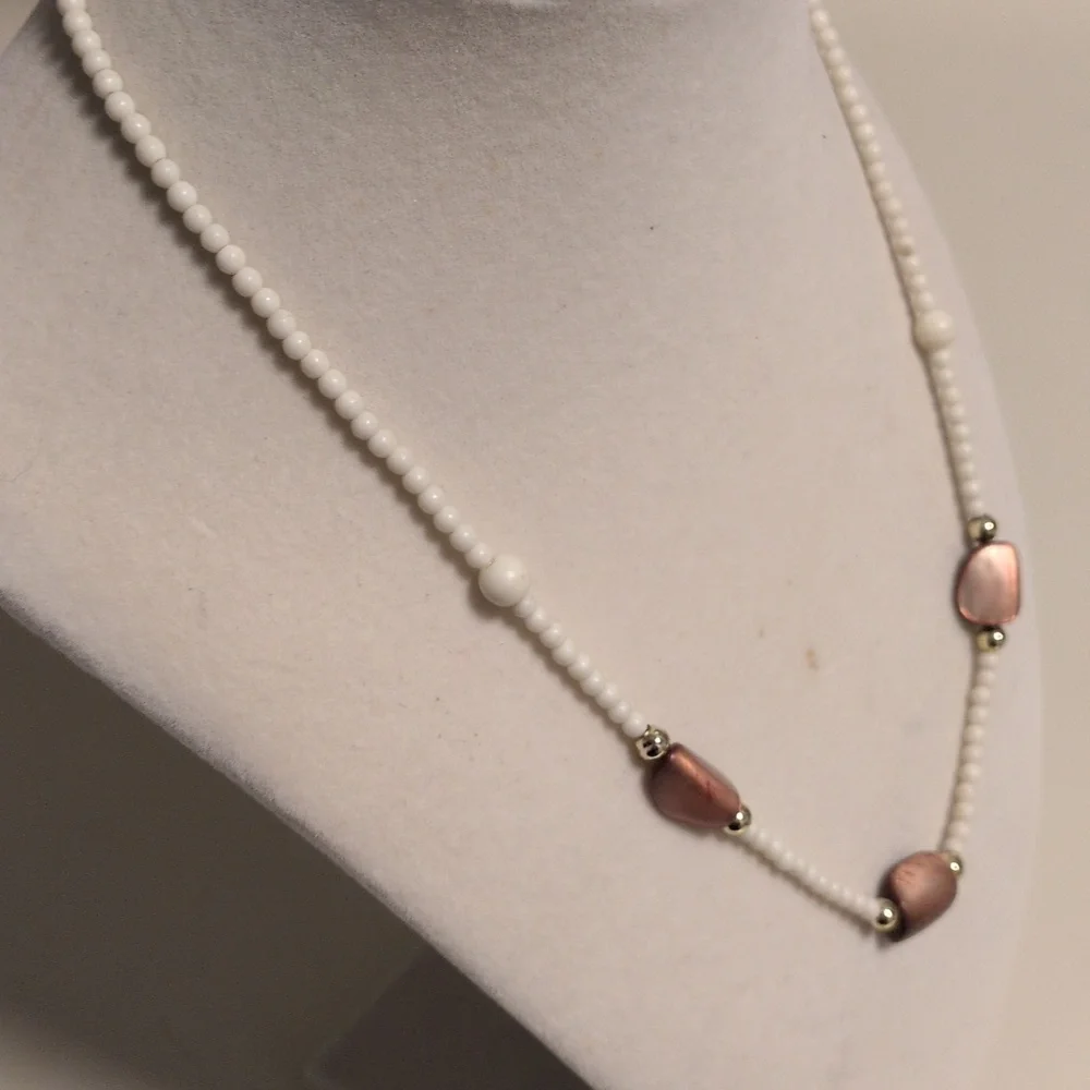 Elegant Cream and‎ Rose /Mauve Mother Of Pearl Shell Beaded Necklace